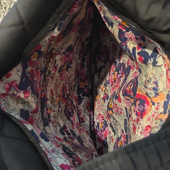 VERA BRADLEY ULTRALIGHT QUILTED HIPSTER CROSSBODY BAG IN BLACK. - Picture 11 of 13